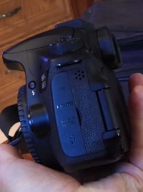 Canon 60D body only with accesories shown in Photo, has some minor signs of ues, good condition,