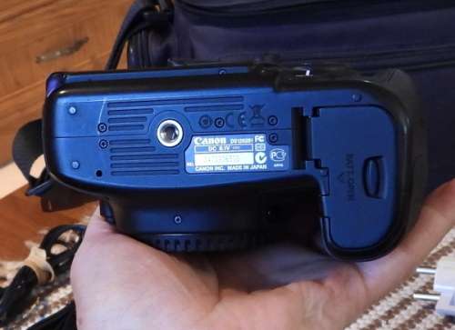 Canon 60D body only with accesories shown in Photo, has some minor signs of ues, good condition,
