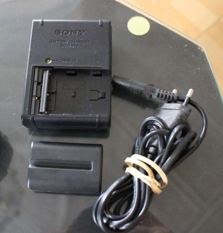 Sony A200, please read the description, not working properly, please read description.