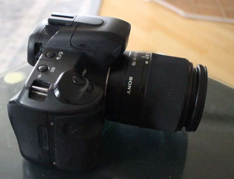 Sony A200, please read the description, not working properly, please read description.