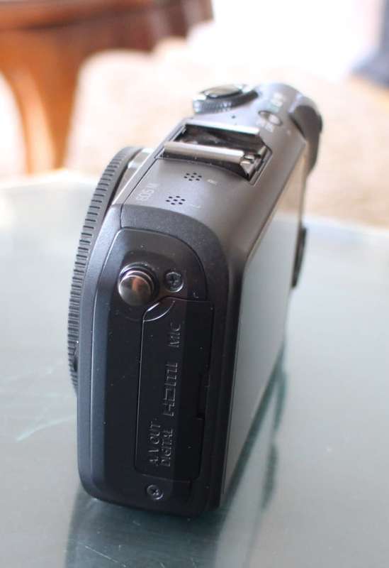 Canon EOS M with 22mm stm lens, Mint condition, photos show exact item on sale
