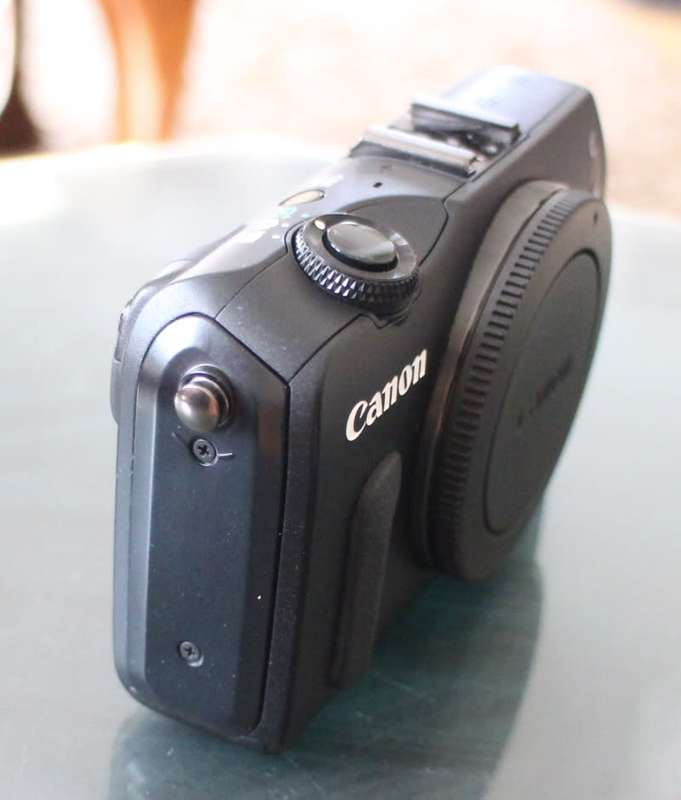 Canon EOS M with 22mm stm lens, Mint condition, photos show exact item on sale