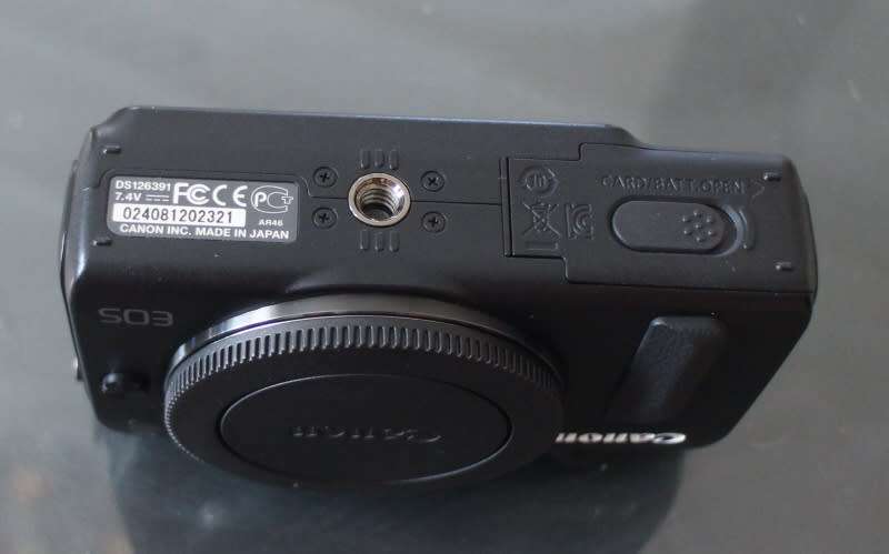 Canon EOS M with 22mm stm lens, Mint condition, photos show exact item on sale