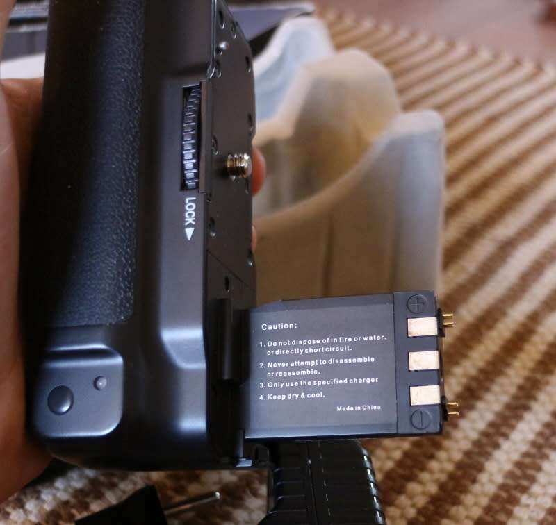 Battery pack for Canon 350D 400D, photos show item on sale, has built in battery pack, has charger.