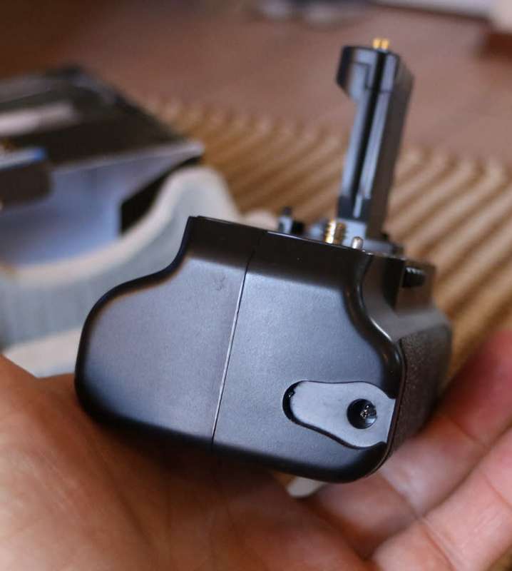 Battery pack for Canon 350D 400D, photos show item on sale, has built in battery pack, has charger.