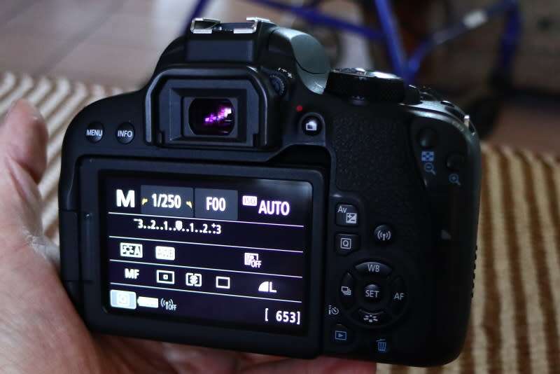 Canon 800D body only, top condition, photos show exact item on sale.