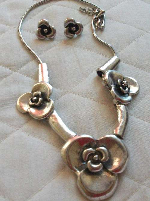 STUNNING SOLID TIBETIAN SILVER  FLOWER TYPE NECKLACE& MATCHING EARRINGS