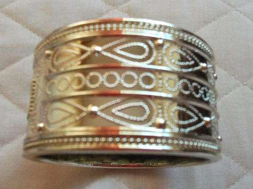 BEAUTIFUL SILVER BROAD BRACELET