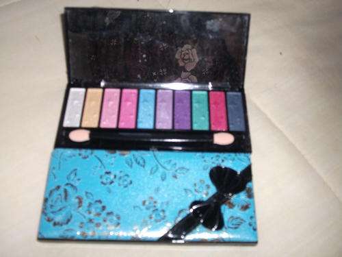 TRAVEL MAKE UP SET