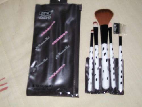 MAKEUP SET