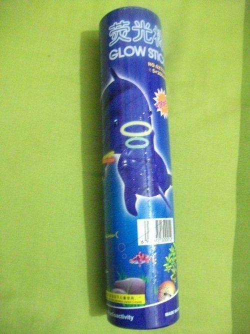 100 GLOW IN THE DARK STICKS