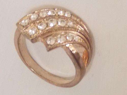 STUNNING GOLD DESIGNERS ELECTROPLATED RING WHIT BEAUTIFUL STONES ADDED SIZE 8