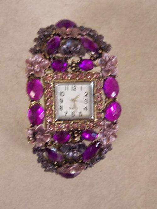 HIGH CLASS COLOURFULL WATCH
