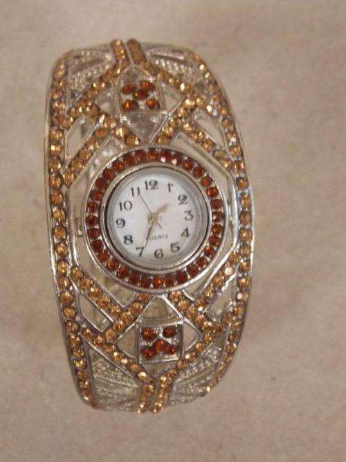 HIGH CLASS COLOURFULL WATCH