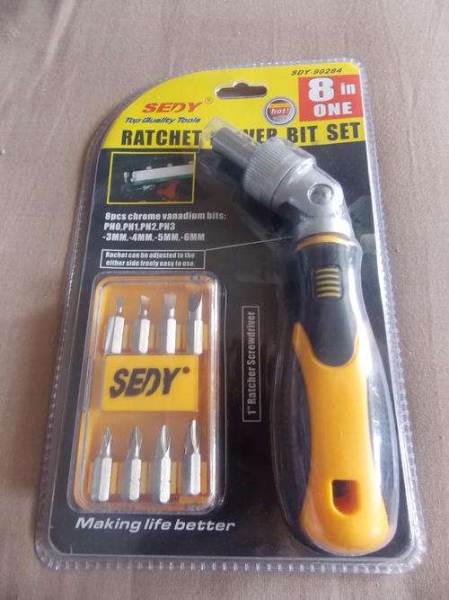 8 IN ONE QUALITY RATCHET DRIVER BIT SET