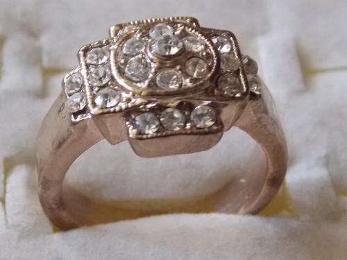 STUNNING GOLD FILLED DESIGNERS RING WHITH BEAUTIFUL SIM DIAMONDS ADDED SIZE 18