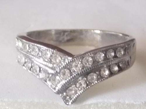 STUNNING FILLED SILVER DESIGNERS RING WITH SIM DIAMONDS SIZE 16(FREE IMPORT)