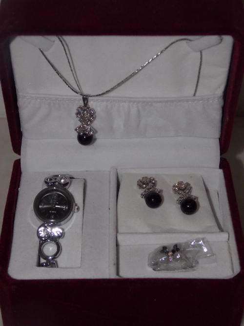 STUNNING WATCH, NECKLACE,EARRINGS, RING & GIFT BOX COMBINATION SET