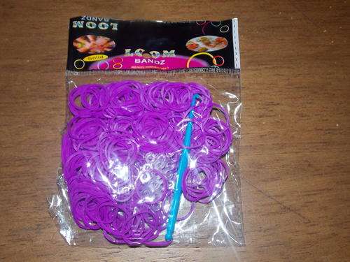 300  LOOM BANDS AND TOOL PER PACKET 10 UP FOR GRABBS!!!! SEVERAL COLOURS (cheap shipping)