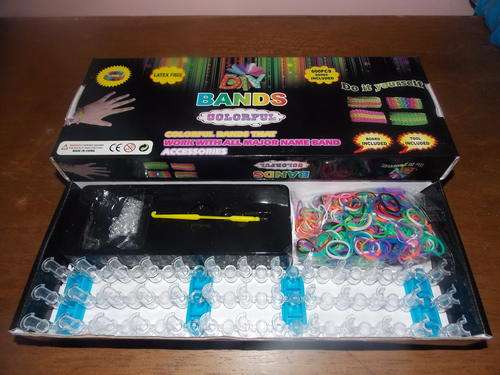 600 PCS LOOM COLORFUL BANDS SET WITH BOARD AND TOOL 2 UP FOR GRABBS! SEVERAL COLOURS