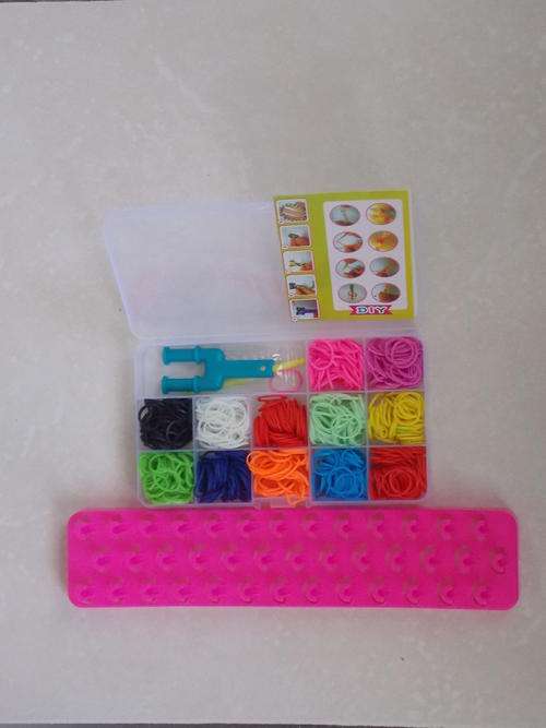 720 LOOM BANDS COMPLETE KIT AND AN ADITIONAL BONUS LARGE TEMPLATE 1ST ON BOB!!!