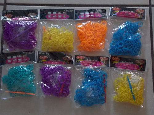 1600 LOOM BANDS PER SET SEVERAL COLOURS THE NEW EUROPE SENSATION IS HERE 4 sets up for grabbs!!!!!!!
