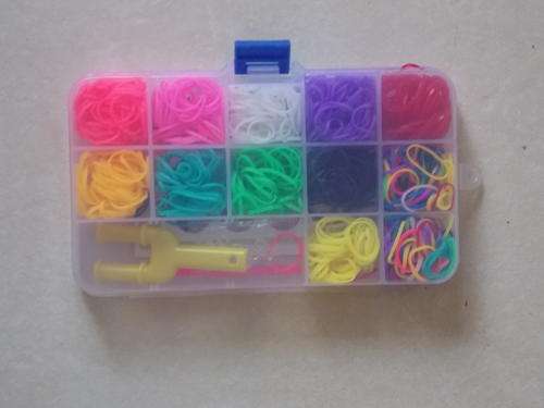 600 LOOM BANDS,BOARD AND TOOL THE NEW EUROPE AND USA SENSATION IS HERE