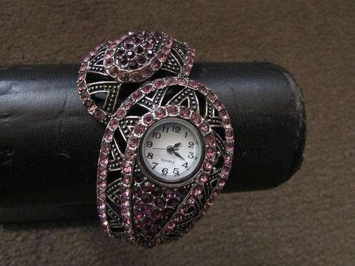 SPECIAL UPPERCLASS WOMANS COLOURFULL WATCH