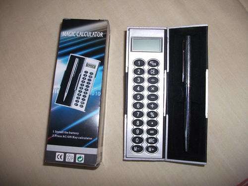 MINI CALCULATER WITH MATCHING PEN IN A BEAUTIFUL BOX EASY TO FIT IN ANY POCKET