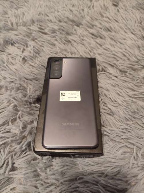 Samsung Galaxy S21 Cellphone Bundle + Extras -  Like new