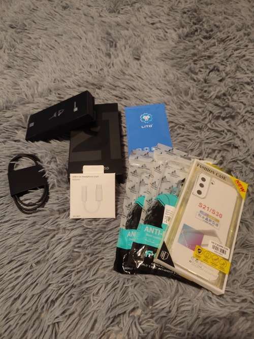 Samsung Galaxy S21 Cellphone Bundle + Extras -  Like new