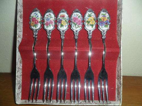 LOVELY DESSERT FORKS