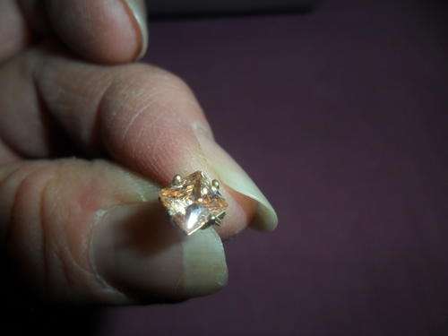CHAMPAIGNE COLOUR QUARTZ STUDS SET IN GOLD