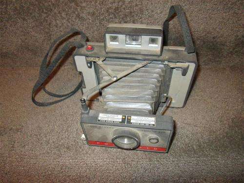 VINTAGE COLLECTORS POLOROID CAMERA ORNAMENT ONLY