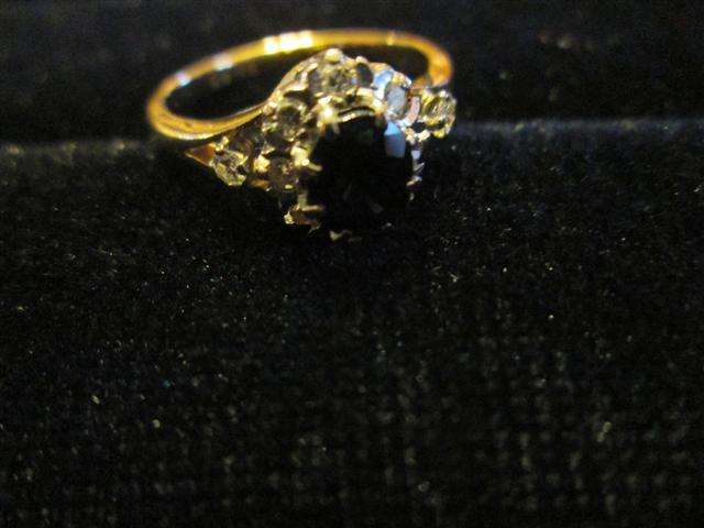 Dark Blue Sapphire set in gold with Diamonds on either size 3.5gm BARGAIN BUY