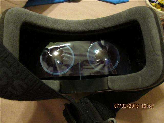 Zeiss reality headset VR one with 2 smart phone trays bargain