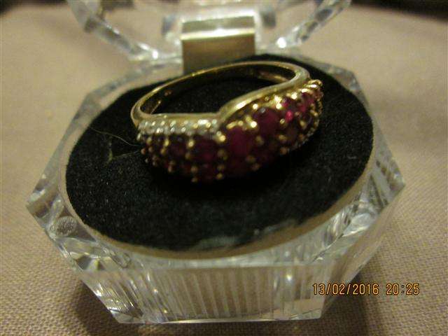 Amazing Ruby and diamond ring set in 9kt