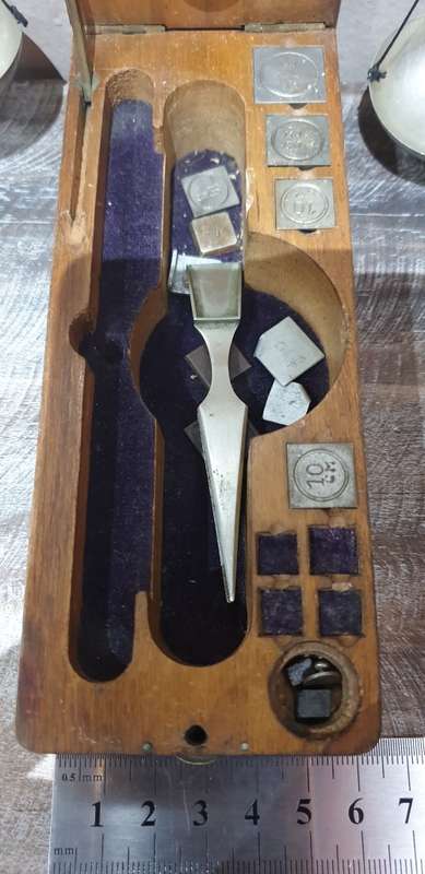 ANTIQUE GOLD SCALE WITH WEIGHTS IN SOLID WOODEN BOX..SUPER RARE FIND