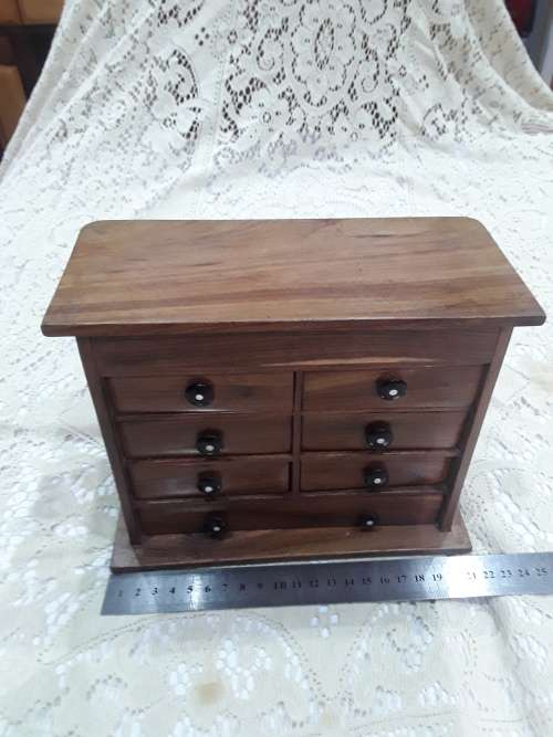 VINTAGE SOLID WOOD MINIATURE CHEST OF DRAWERS(22 X 11 X 18CM)MINT CONDITION