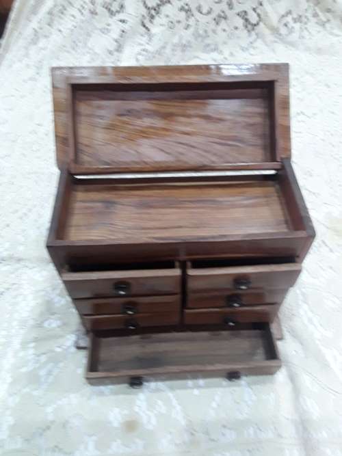 VINTAGE SOLID WOOD MINIATURE CHEST OF DRAWERS(22 X 11 X 18CM)MINT CONDITION