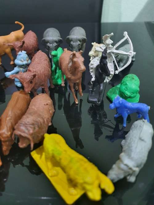 JOB LOT 24 HARD PLASTIC VINTAGE FARM ANIMALS...