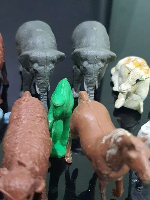JOB LOT 24 HARD PLASTIC VINTAGE FARM ANIMALS...