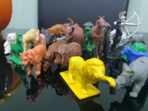 JOB LOT 24 HARD PLASTIC VINTAGE FARM ANIMALS...