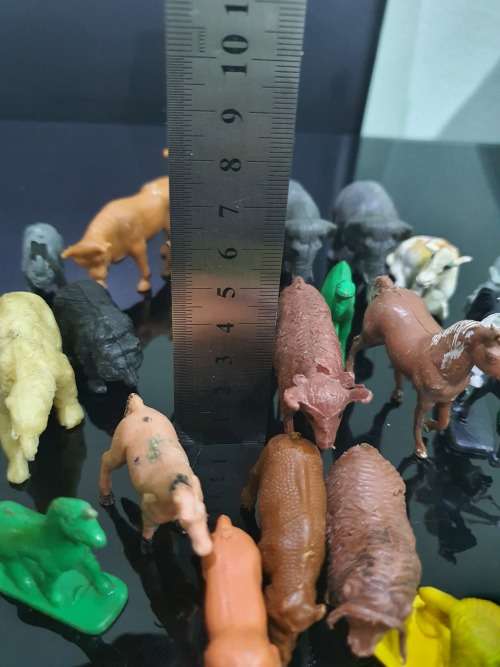 JOB LOT 24 HARD PLASTIC VINTAGE FARM ANIMALS...