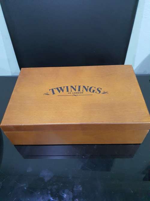 VINTAGE 8 COMPARTMENTS WOODEN STORAGE BOX...TWININGS OF ENGLAND