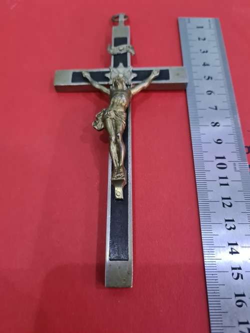 STUNNING METAL/BRASS CROSS (JESUS IS BRASS)