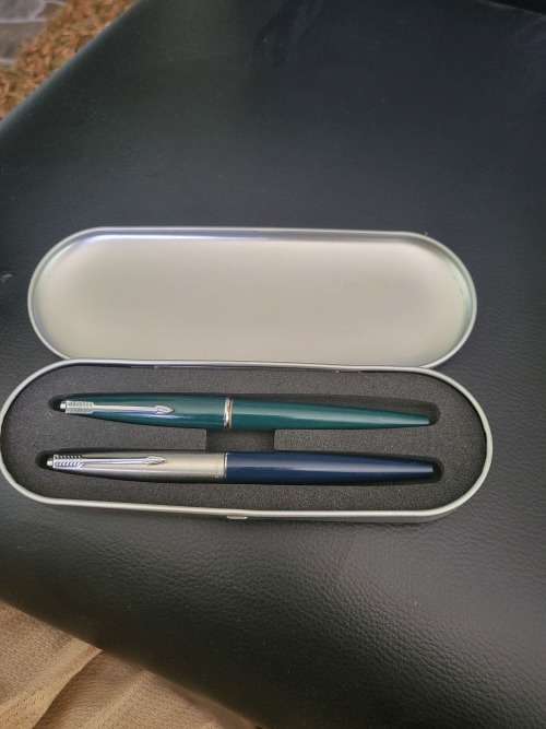 SET OF TWO PARKER FOUNTAIN PENS ORIGINAL (NOT IN ORIGINAL BOX) (MADE IN ENGLAND)