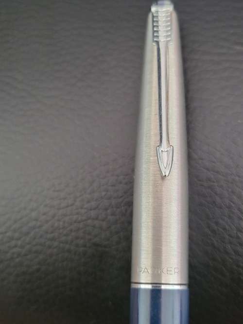 SET OF TWO PARKER FOUNTAIN PENS ORIGINAL (NOT IN ORIGINAL BOX) (MADE IN ENGLAND)