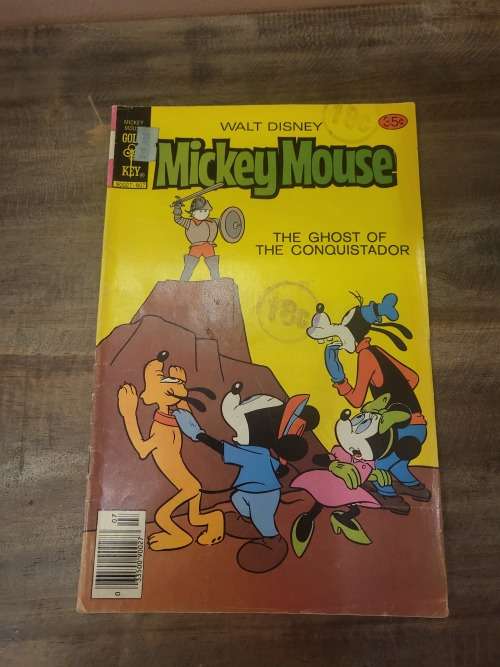 6 X VINTAGE PAPERBACK COMIC BOOKS (PLEASE SEE PICS)