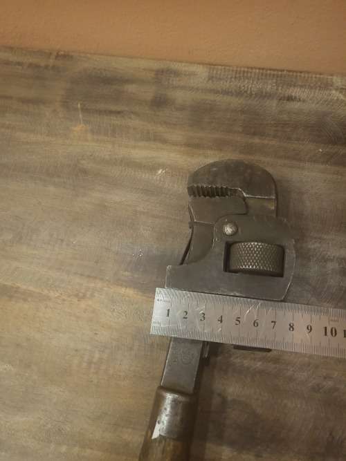 VINTAGE ADJUSTABLE PIPE WRENCH (MADE IN USA)